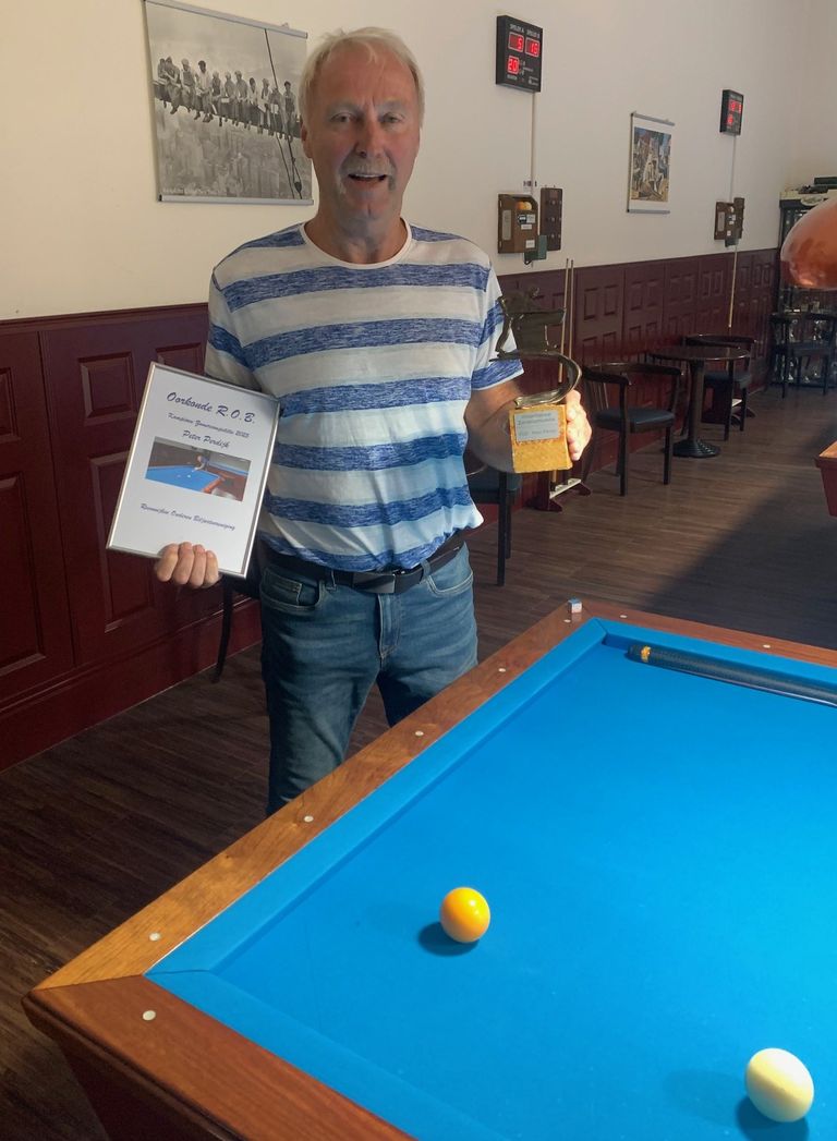 Winnaar van de zomercompetitie met zijn oorkonde
